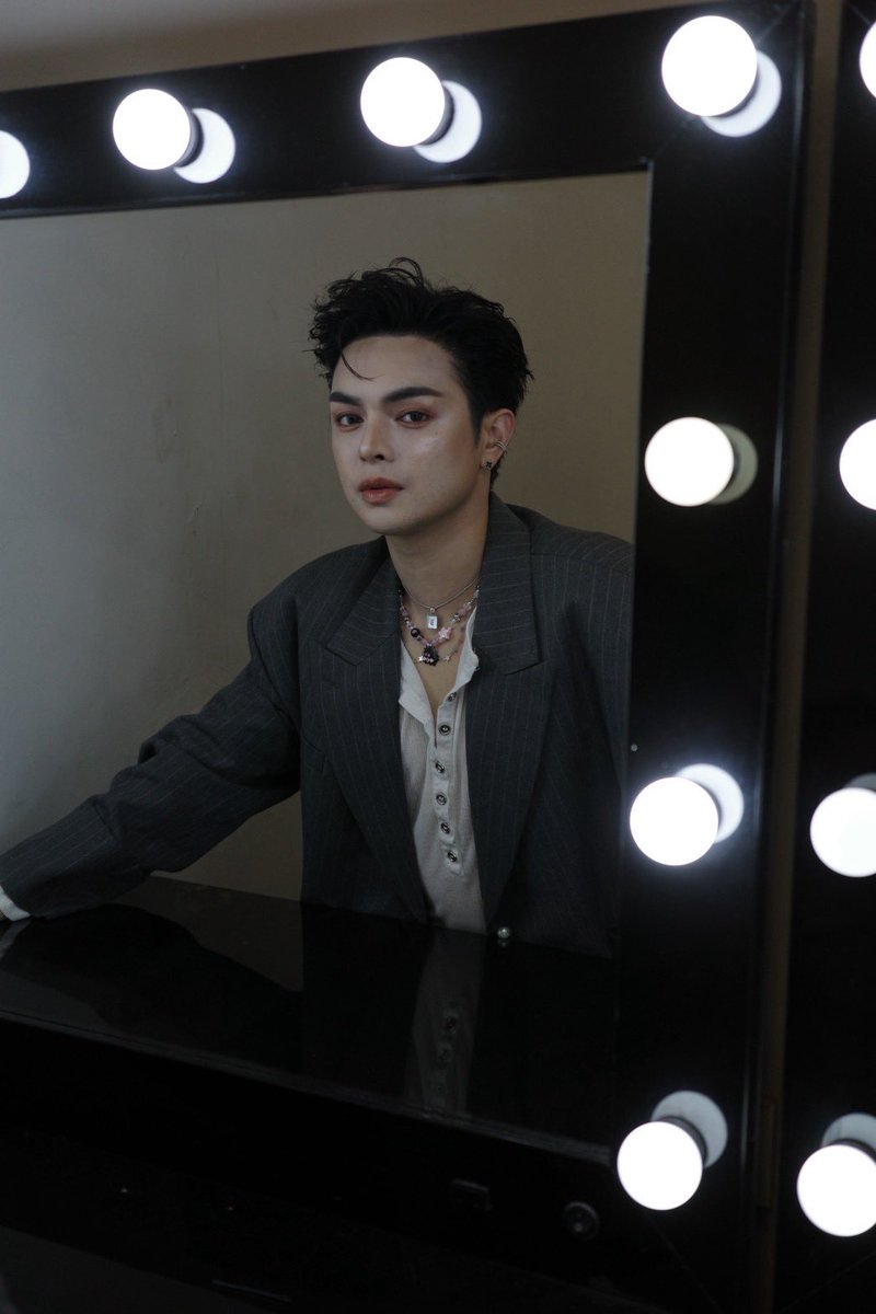 BANKSORNnnn's tweet photo. Beyond Bank https://t.co/L8WLWdcC6f