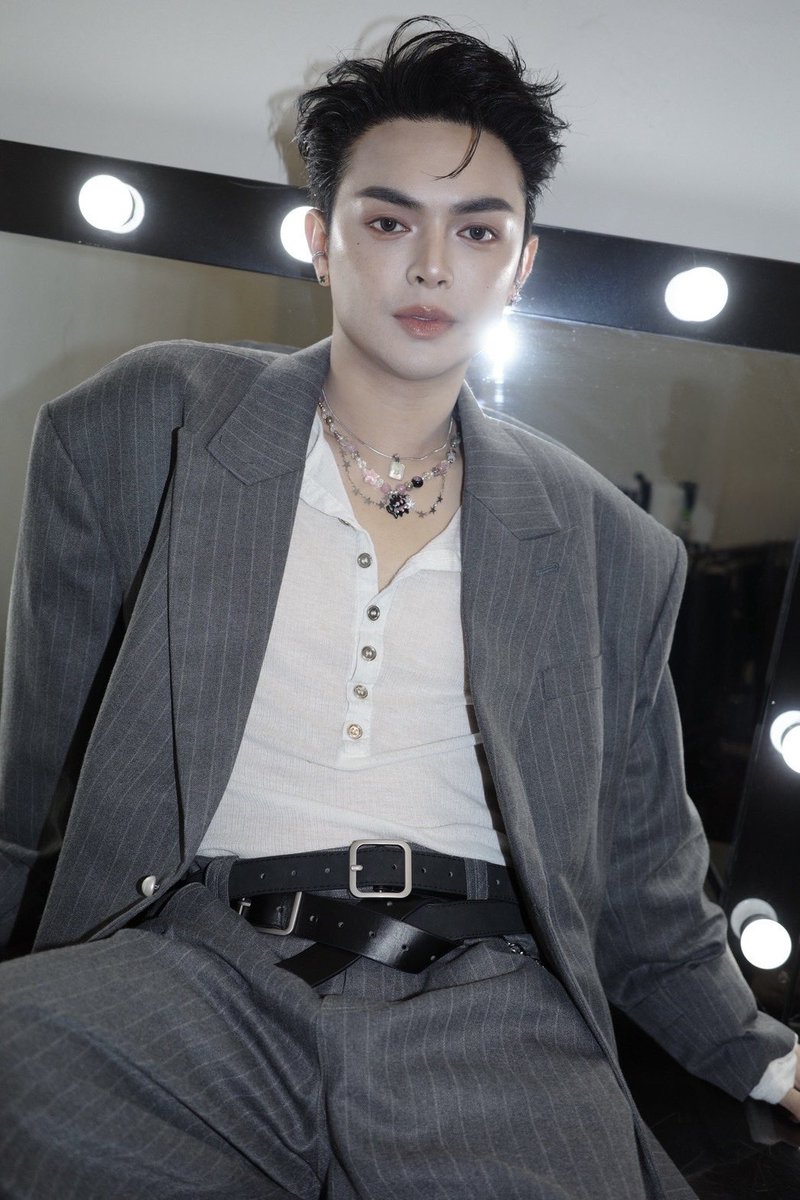 BANKSORNnnn's tweet photo. Beyond Bank https://t.co/L8WLWdcC6f