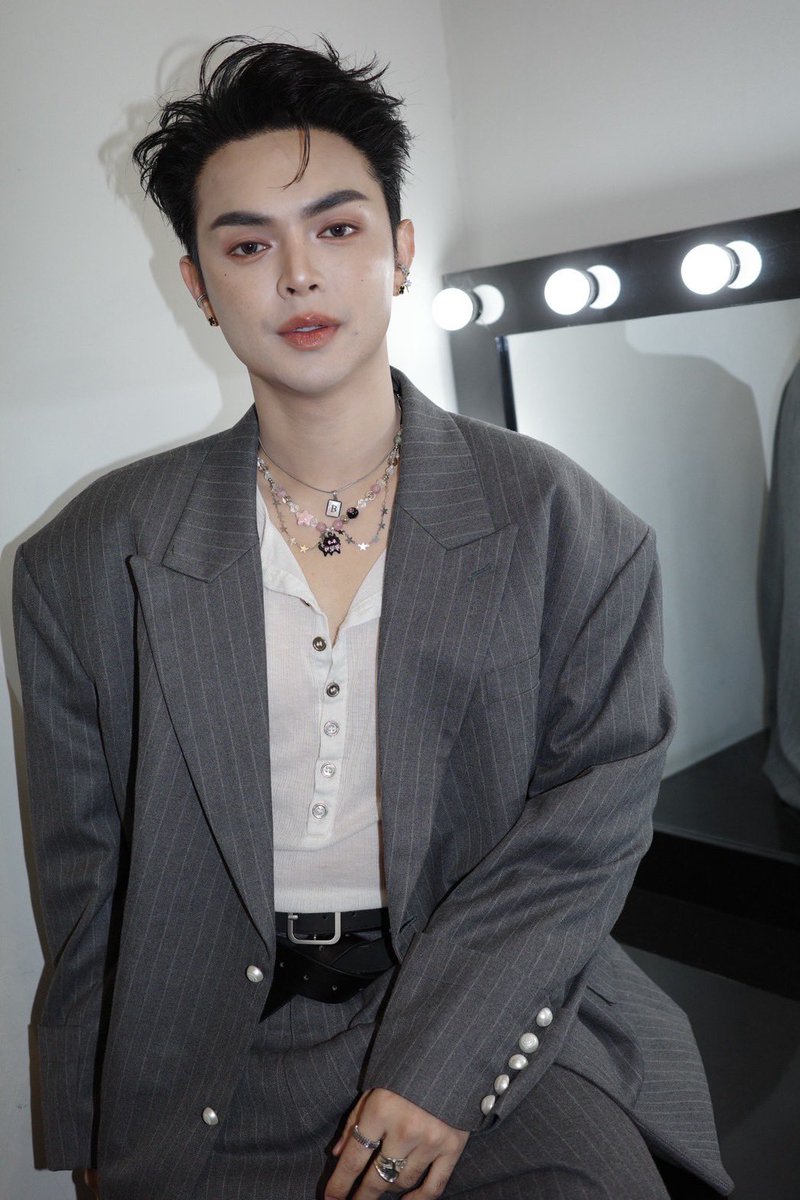 BANKSORNnnn's tweet photo. Beyond Bank https://t.co/L8WLWdcC6f