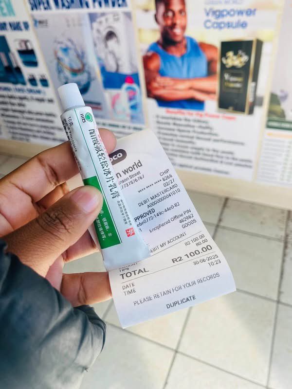 Kgadi_yaMoloto's tweet photo. What she used to remove her skin tags🤌😥 https://t.co/V1fI5AxbzP