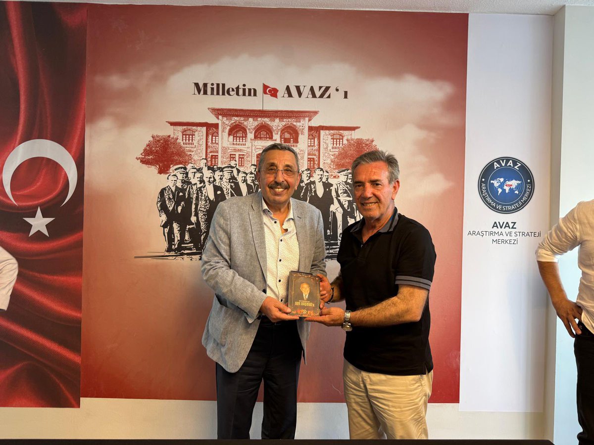 sdeniz13's tweet photo. ORTAK AKIL, GÜÇLÜ TÜRKİYE’NİN EN SAĞLAM TEMİNATIDIR.

Dün AVAZ Araştırma ve Strateji Merkezimizde, Dost Meclisi Platformu Başkanı Ali Rıza ERCAN ve Yönetim Kurulu üyelerini ağırladık.

Ülkemizin içinden geçtiği kritik süreci, milletimizin karşı karşıya bulunduğu sorunları, çözüm yollarını ve geleceğe yönelik ortak sorumluluklarımızı kapsamlı bir şekilde değerlendirdik.

Türkiye’nin huzuru, birliği, refahı ve güçlü yarınları için ortak akılla hareket etme, bilgi ve tecrübeyi birleştirme ve önümüzdeki dönemde somut iş birlikleri geliştirme konusunda güçlü bir mutabakata vardık.

İnanıyoruz ki; ülkemizin ihtiyaç duyduğu her alanda, ayrıştıran değil birleştiren, sorun üreten değil çözüm geliştiren bir anlayışla çalışmaya devam edeceğiz.

Nazik ziyaretleri ve değerli katkıları dolayısıyla Dost Meclisi Platformu Başkanı ile kıymetli Yönetim Kurulu üyelerine teşekkür ediyor, bu buluşmanın ülkemiz ve milletimiz adına hayırlı çalışmalara vesile olmasını temenni ediyorum.