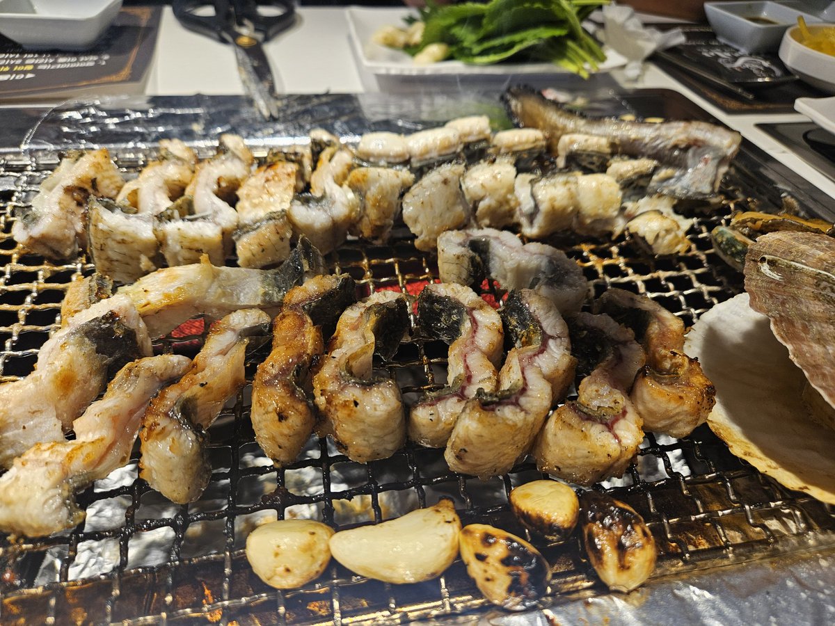 Daipinchi4038's tweet photo. 장어 소고기 해산물 3콤보 으히히히
😆 https://t.co/LCOE1Dygjc