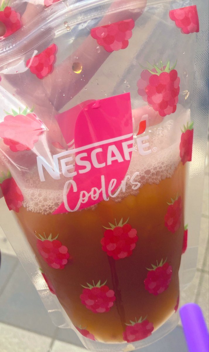 rin_miyazaki's tweet photo. ネスカフェの試飲イベントをやっていたので並んでgetしてきました♪
ラズベリーのコーヒー飲料！
爽やかで美味しかったです💕 https://t.co/u5RPAWjz6d