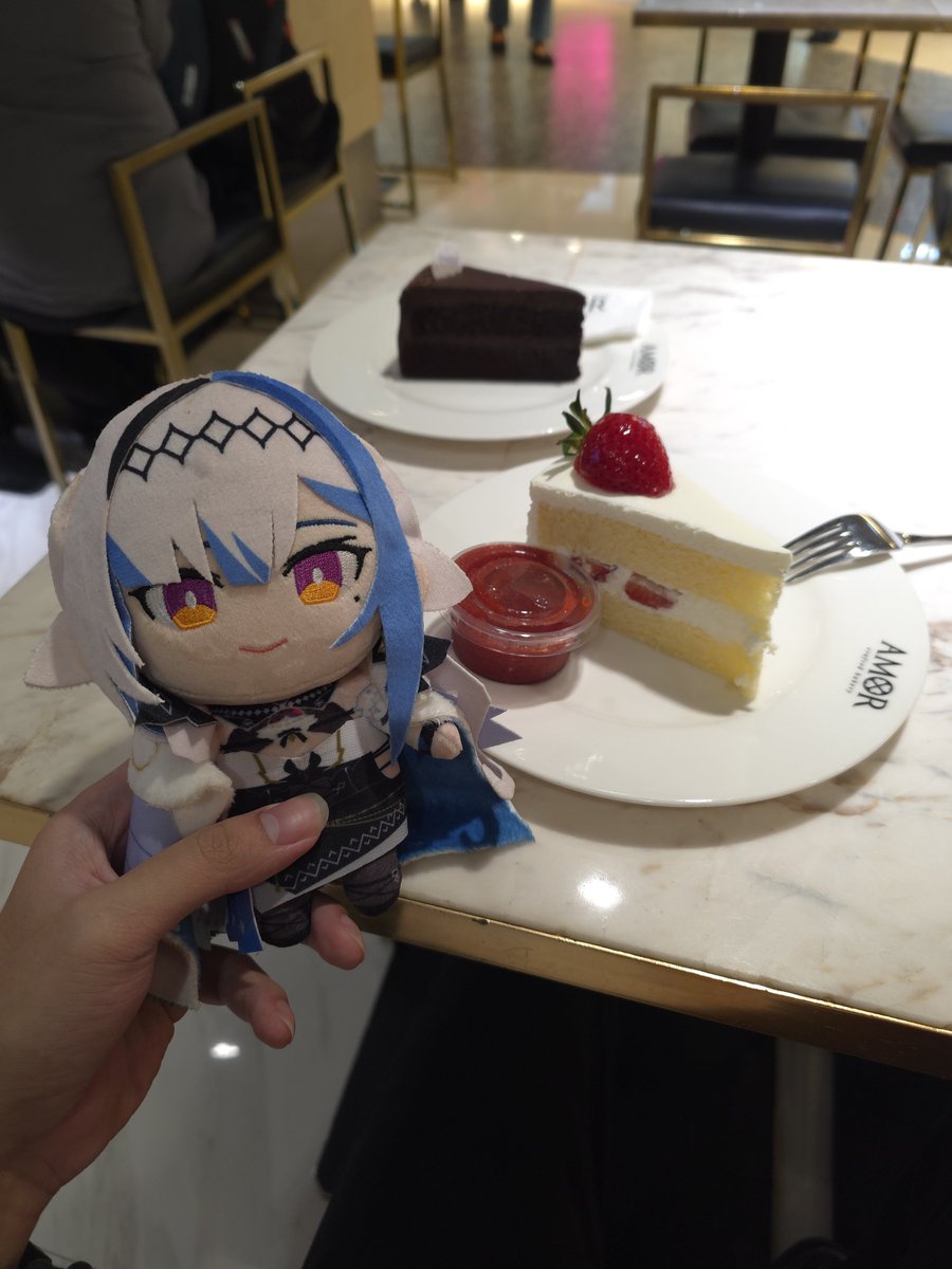 _sSODAs_'s tweet photo. พาจิ๋วมากินเค้กคับ เป็นมาทิลด้าเค้กกับสตรอว์เบอร์รี่ชอร์ตเค้ก 

.ตัวสตรอว์เบอร์รี่ชอร์ตเค้กคือดีมาก แยมเปรี้ยวตัดเลี่ยนสุด ฟินนน~ ꒰ ˶ᵔ ᵕ ᵔ˶ ꒱

#Zonata #ซนทุกมุมโลก https://t.co/NE5vyVnd1c