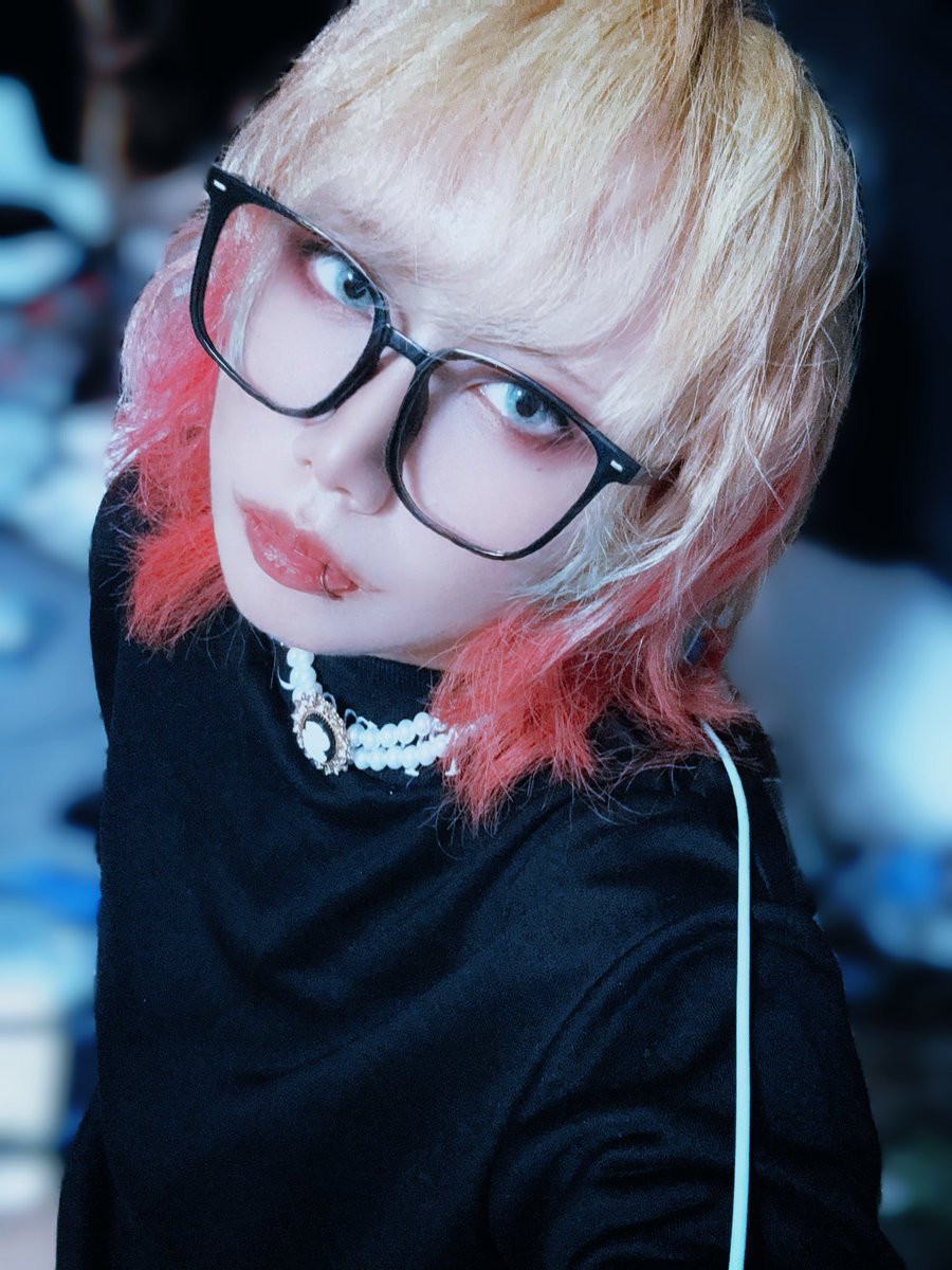 wm_8oG's tweet photo. 忙殺はされてる。でもビジュは良い。 https://t.co/CWp09kNM6c