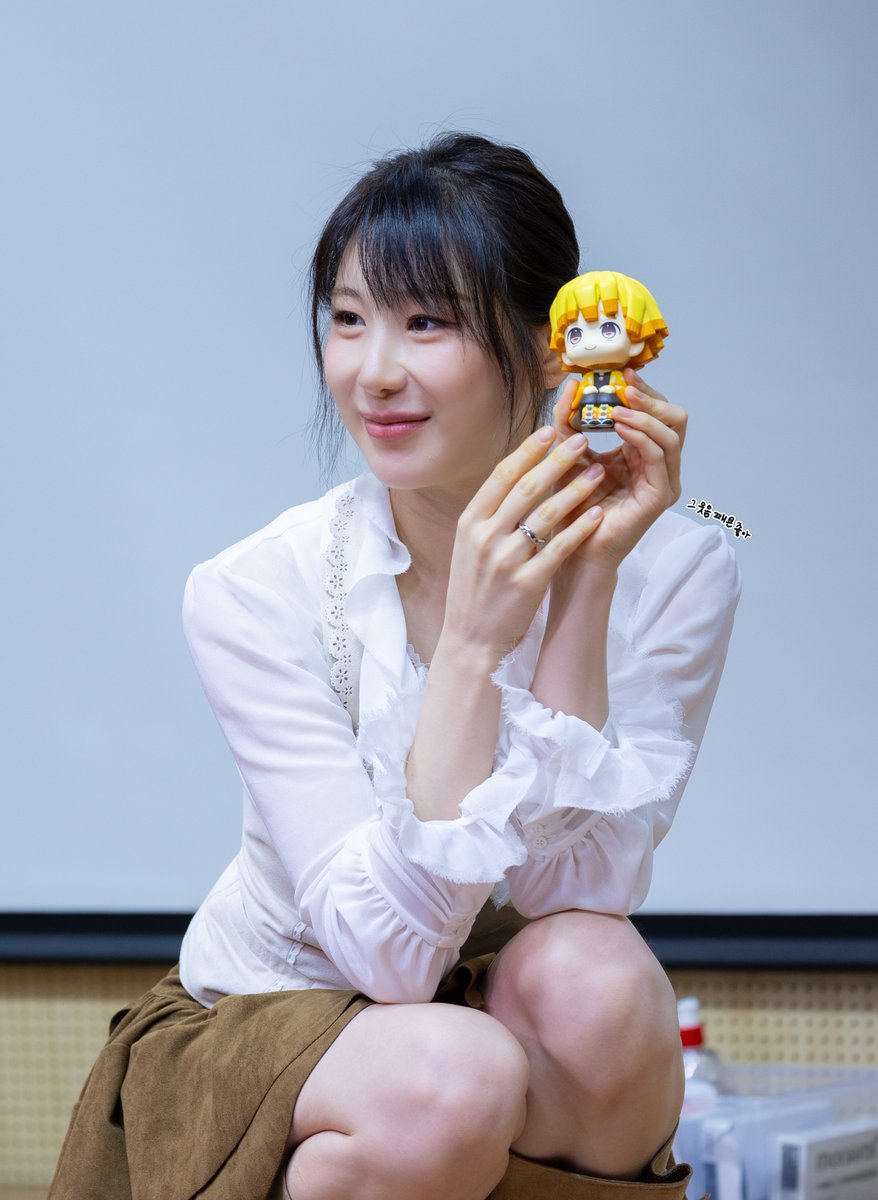Smile_Jjaeyon's tweet photo. 20260627 케이팝투게더 팬싸

나 이거 이름 알아! 라면서 신이나서 캐릭터 이름 말해줌 ㅋ

#이채연 #LEECHAEYEON
#TILLIDIE #NTOTD #노티온플 #NoTearsOnTheDancefloor https://t.co/FDlY0imJFL