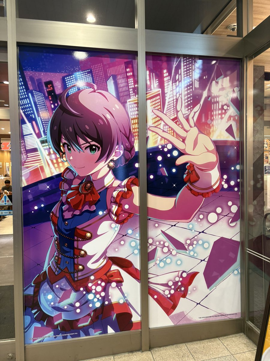 yuistar555's tweet photo. 就活が終わった夜にアキバのアトレとミリシタコラボに行ってきました。マジで歌織さんがミリシタの担当になりそう…
そして今僕は関西に帰ってきて終電に乗ってます… https://t.co/N8qwkzuoWr