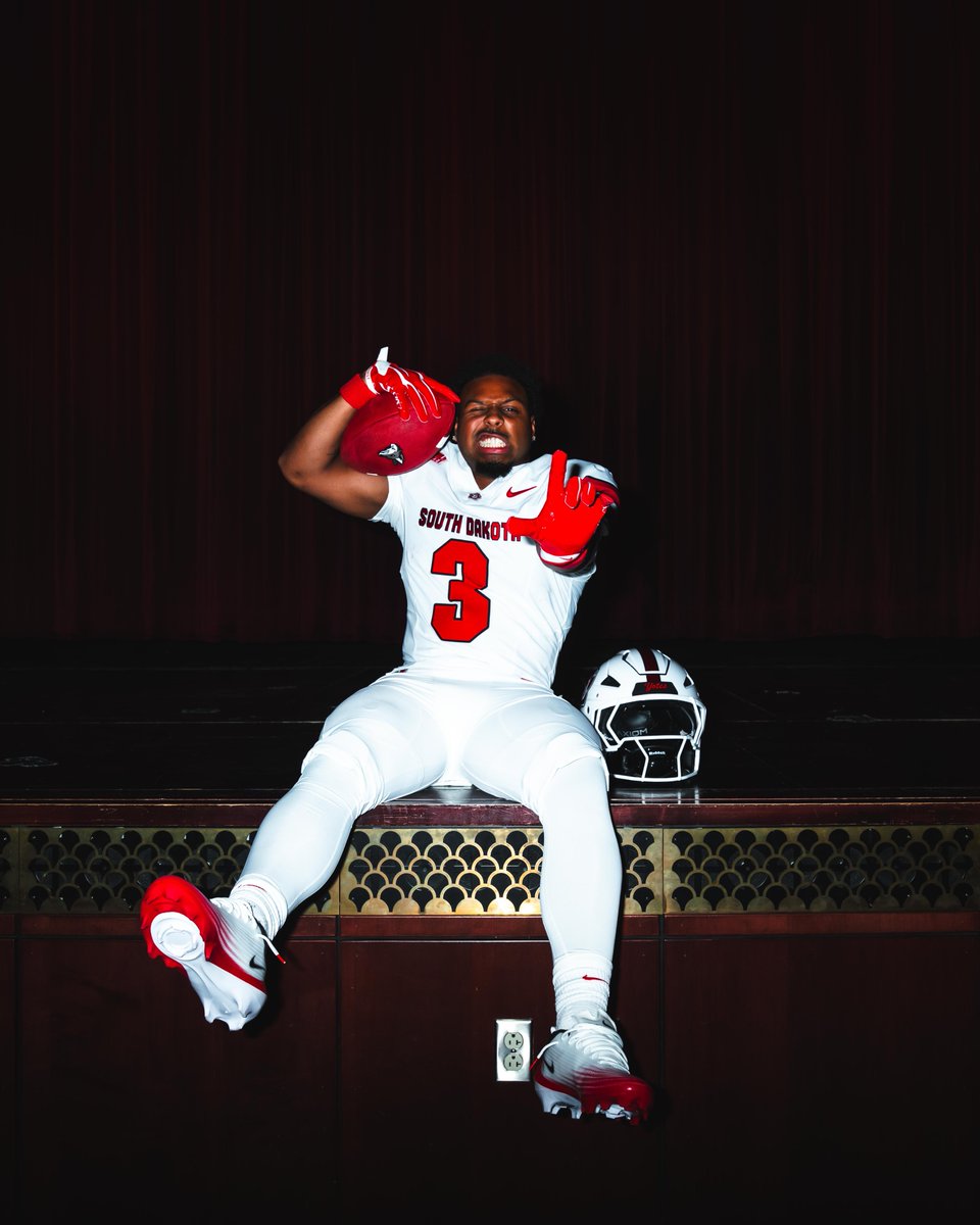 South Dakota Football tweet media