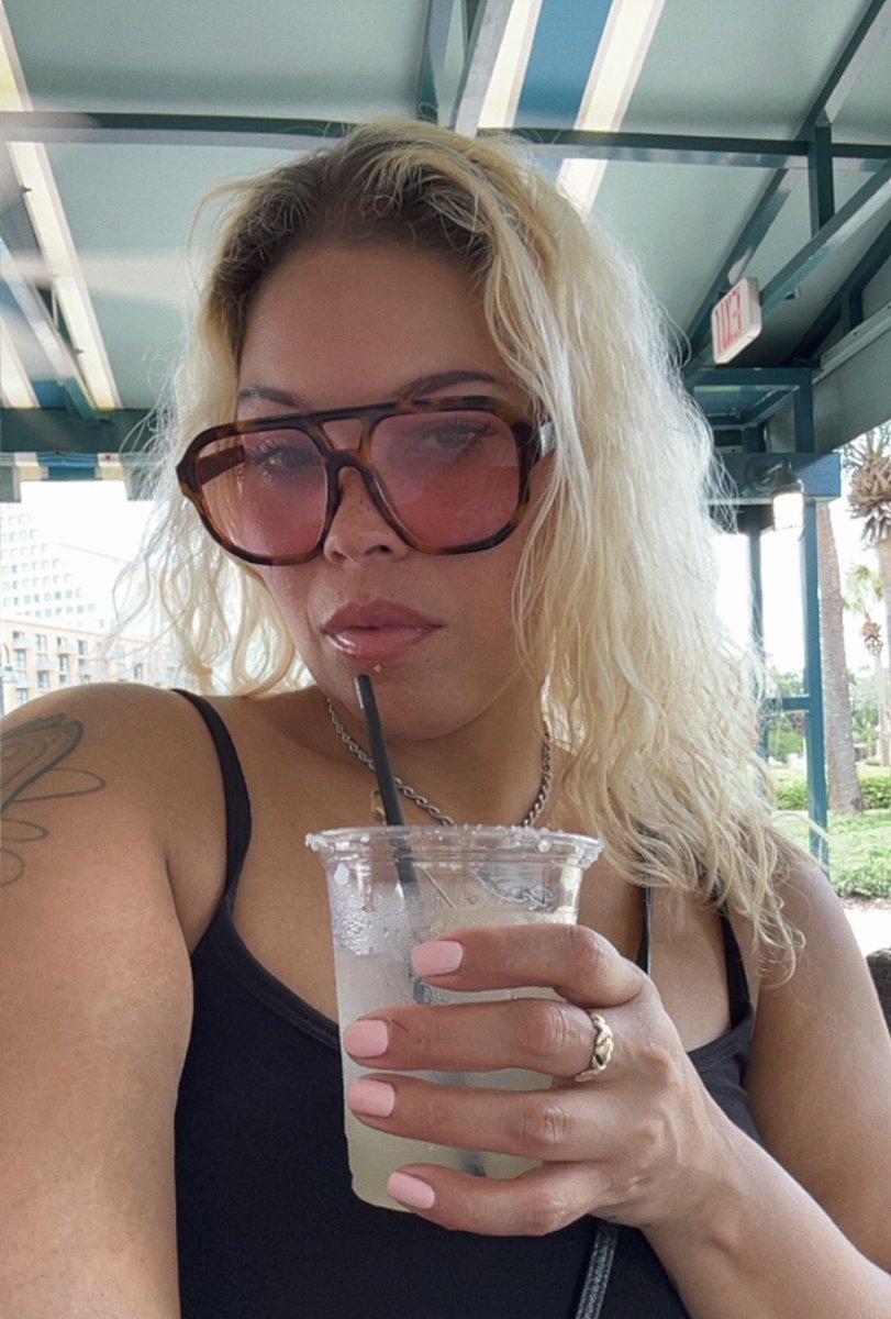 kushqueen215's tweet photo. Enjoying the life that I really deserve 🖤
No one is stopping my blessings in any way because what’s for me will ALWAYS be for me 🙏🏻✨
#Her
#Queen
#Beyondblessed
#disneyWorld
#Floridaliving 🌴
#SwanReserve
#views
#ItsMyWorld
#viralpost
#fypシ゚ https://t.co/tz1TOI6kfV