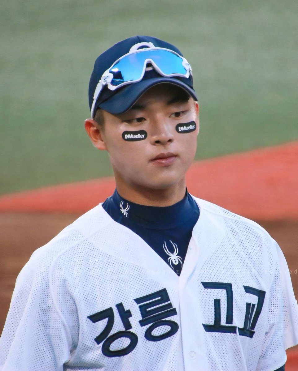 Gyoorok_0330's tweet photo. 흙감자욱 쿨타임 찼다 애들아
ㄱ릉고교 욱이 관상에 야구밖에 없는 게 진짜 신기함 https://t.co/rXOY4RI7uS