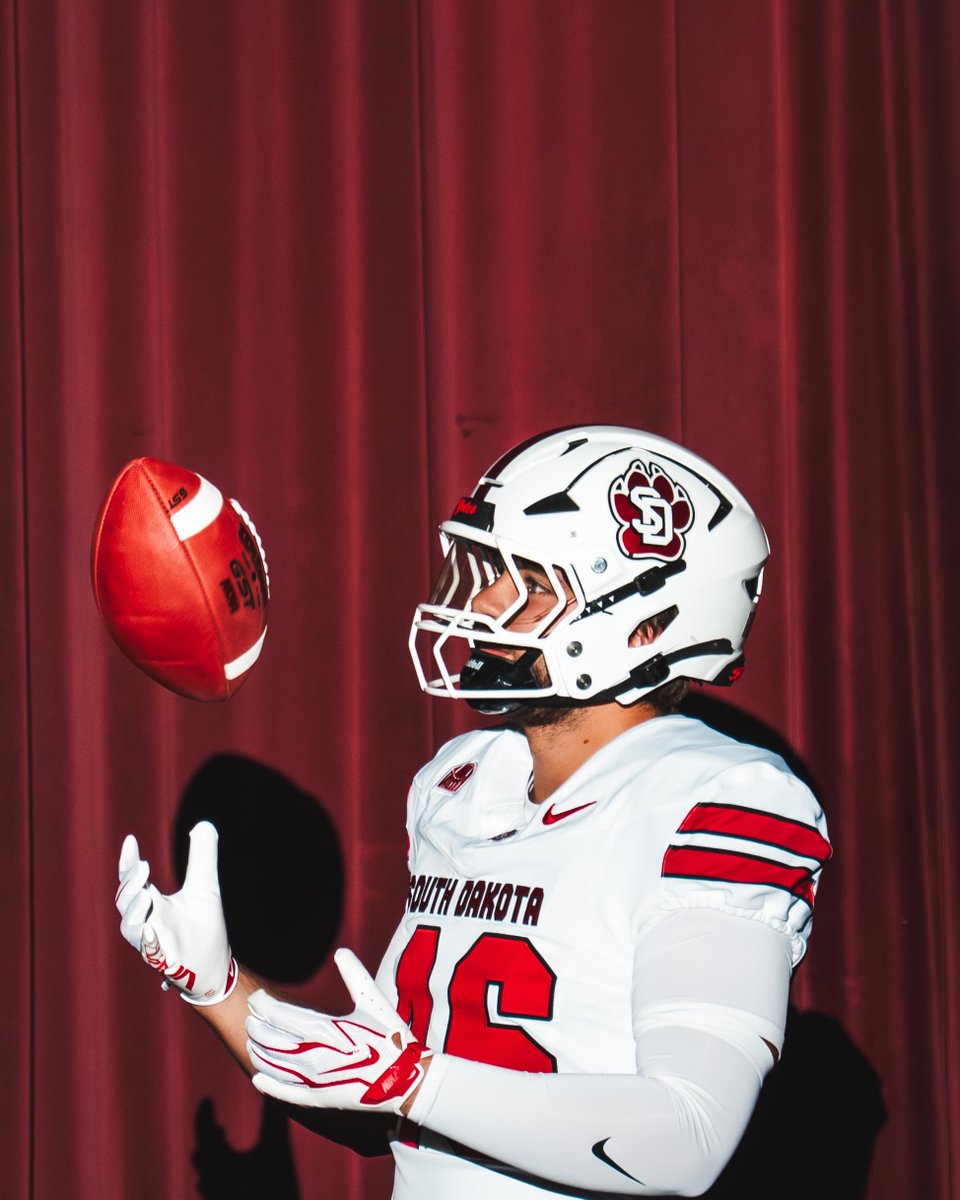 South Dakota Football tweet media