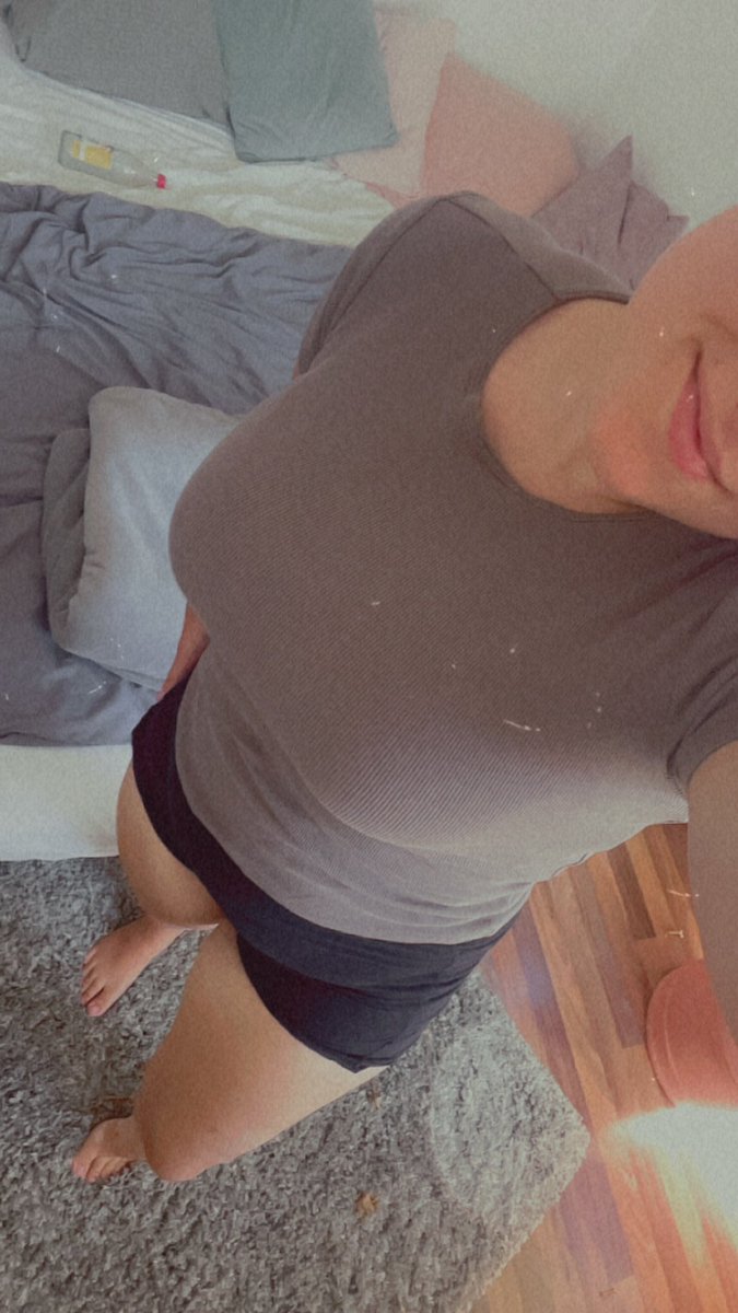 dieechtejulia0's tweet photo. Würdest du mich trotz 75kg auf 160cm daten? 🙈 https://t.co/X6Sf6S1I4I