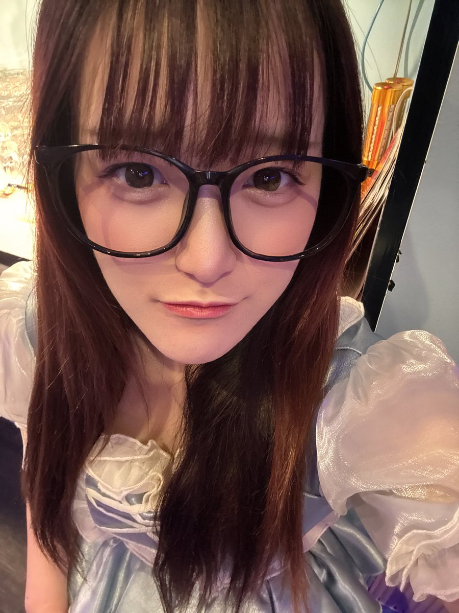 merosugite's tweet photo. ろぐいん！5時まででしゅ

今日もメガネちゃんす！ https://t.co/DtS6J6yfC1