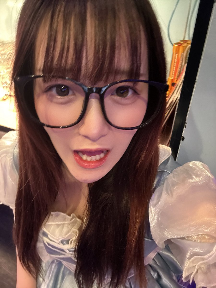 merosugite's tweet photo. ろぐいん！5時まででしゅ

今日もメガネちゃんす！ https://t.co/DtS6J6yfC1