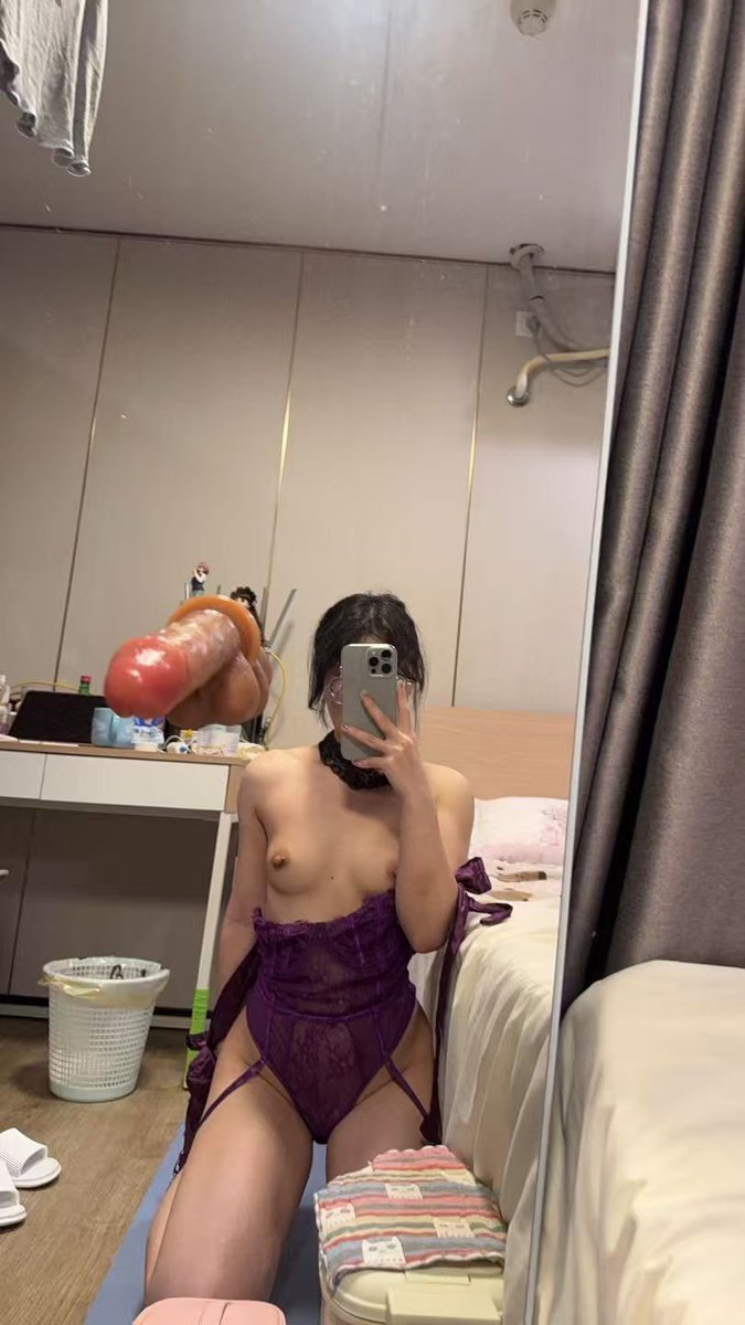 2_kindred's tweet photo. 这套衣服好看吗 #母狗 https://t.co/cr9Wvd98sX
