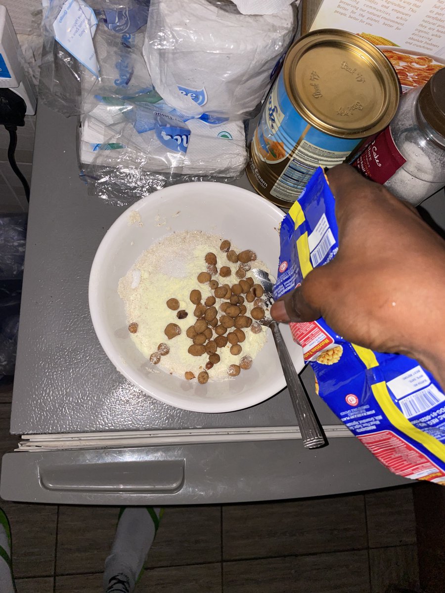AdebayoONGod's tweet photo. First Meal of the day at 4:07pm
Have  you eaten today or you want me to step in? 🤧🥲 https://t.co/1MxhmmQf4L