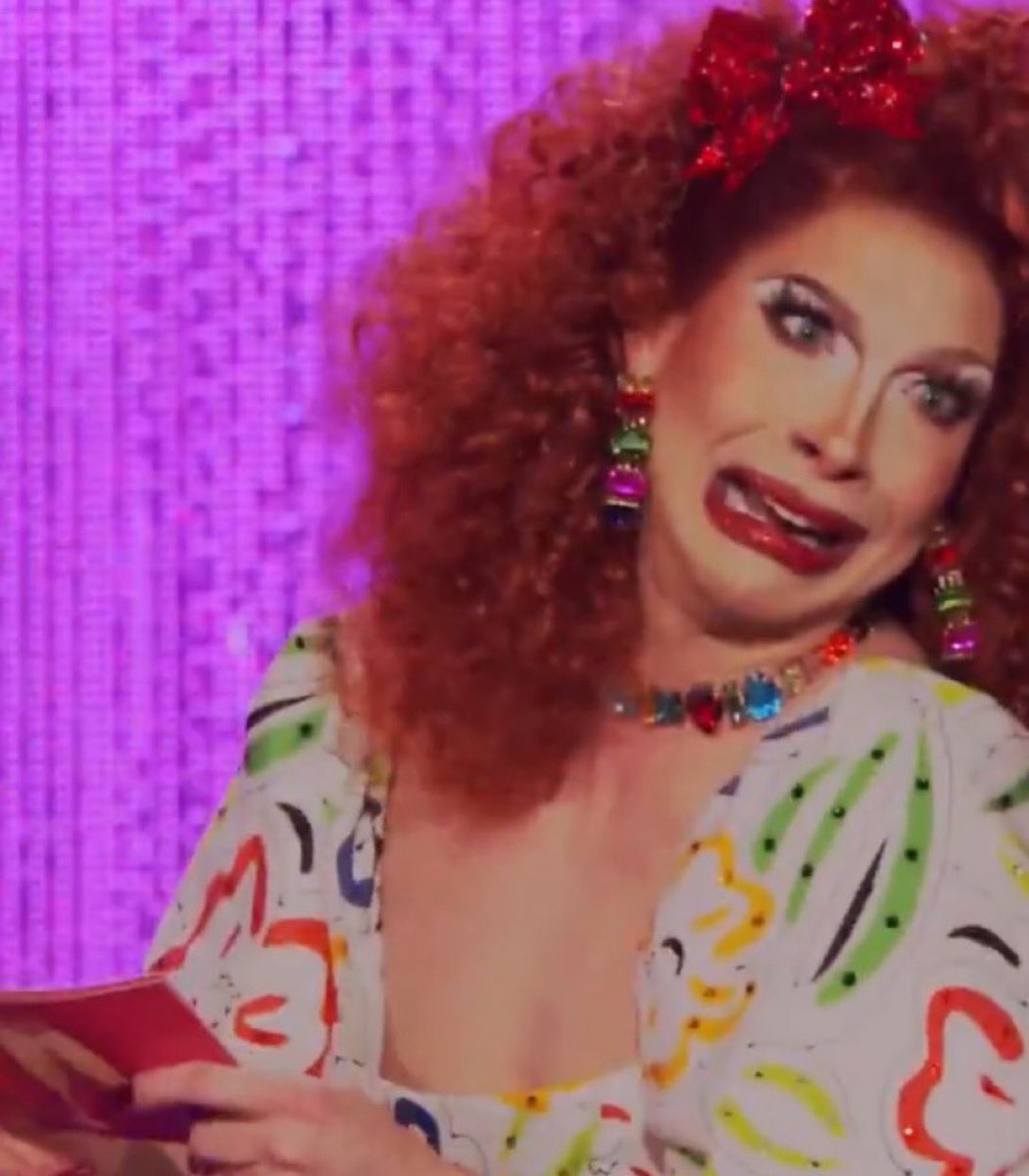 hollyy_eve's tweet photo. a duo i just made up #dragrace https://t.co/0cWVhWTQmV
