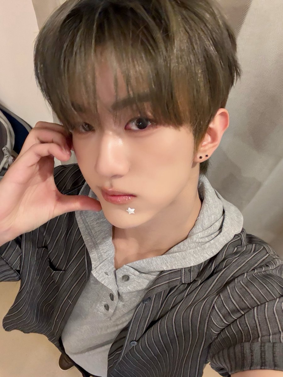 YOUNITE_twt's tweet photo. 내 꿈 꿔🤍

#경문 #KYUNGMUN https://t.co/8senX2vdRd