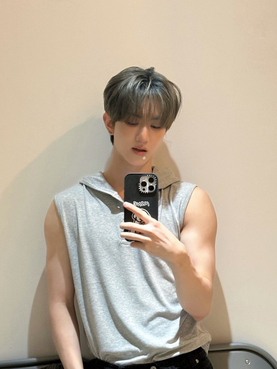 YOUNITE_twt's tweet photo. 내 꿈 꿔🤍

#경문 #KYUNGMUN https://t.co/8senX2vdRd