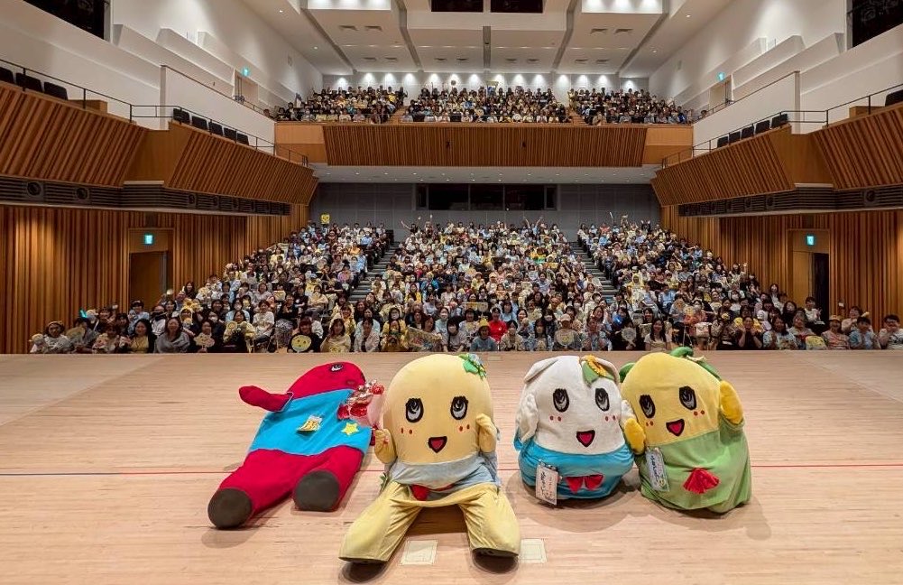 funassyi's tweet photo. みんなー今日も一日お疲れ様なっしー♪
ヾ(。゜▽゜)ノふなっしーBDイベント無事に終演しましたなっしー♪
ご来場の皆様、何時も応援してくれるみなさま本当にありがとうございますなっしー♪
これからもみんなと一緒に思い出紡いでいくなっしー♪
明日もみんな幸せが訪れますように梨汁ブシャー:＊
もやばーすで
