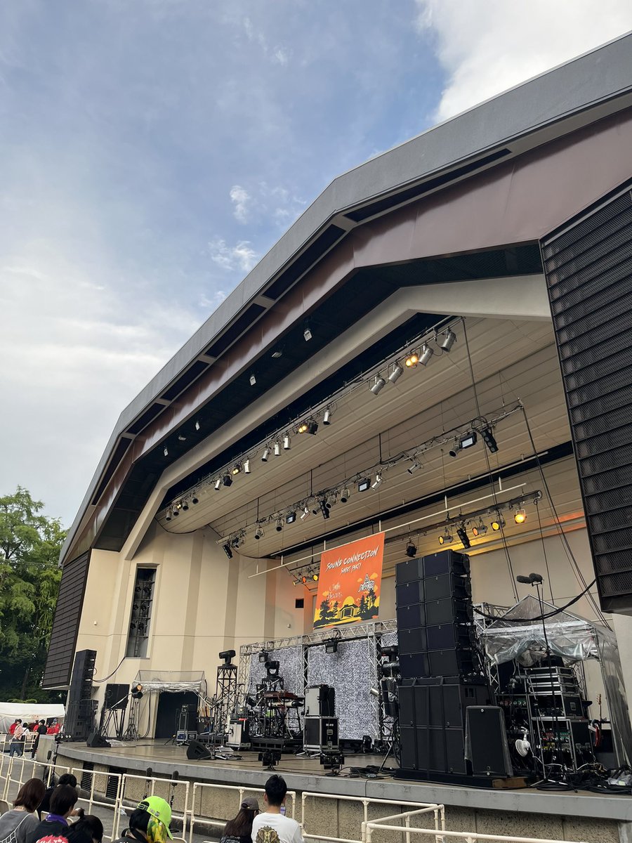 d_he4l's tweet photo. 1ヶ月半ぶりのライブは野音にて、こちらでした★彡
なんだかんだほぼ毎年行ってるサウコネ、夜の野音はやっぱり照明がめっちゃ良い https://t.co/d9tpZDT2ij