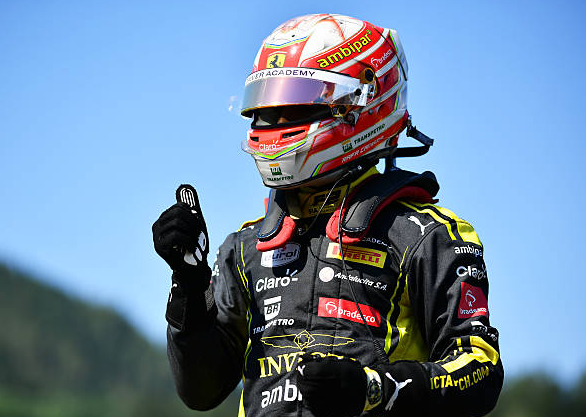 FerrariF1BR's tweet photo. POOOOOOOOOOOOOOOOOOOOOOOOLE POSITIOOOOOOOOOOOON PARA RAFAEL CÂMARA EM SILVERSTONE!!!!

É A TERCEIRA POLE POSITION DO RAFA NO ANO! NENHUM OUTRO PILOTO MARCOU MAIS QUE UMA POLE NA FORMULA 2

VAMOOOOOOOOOOOOOOOOOOOS!!! https://t.co/NUgZ7j63fw