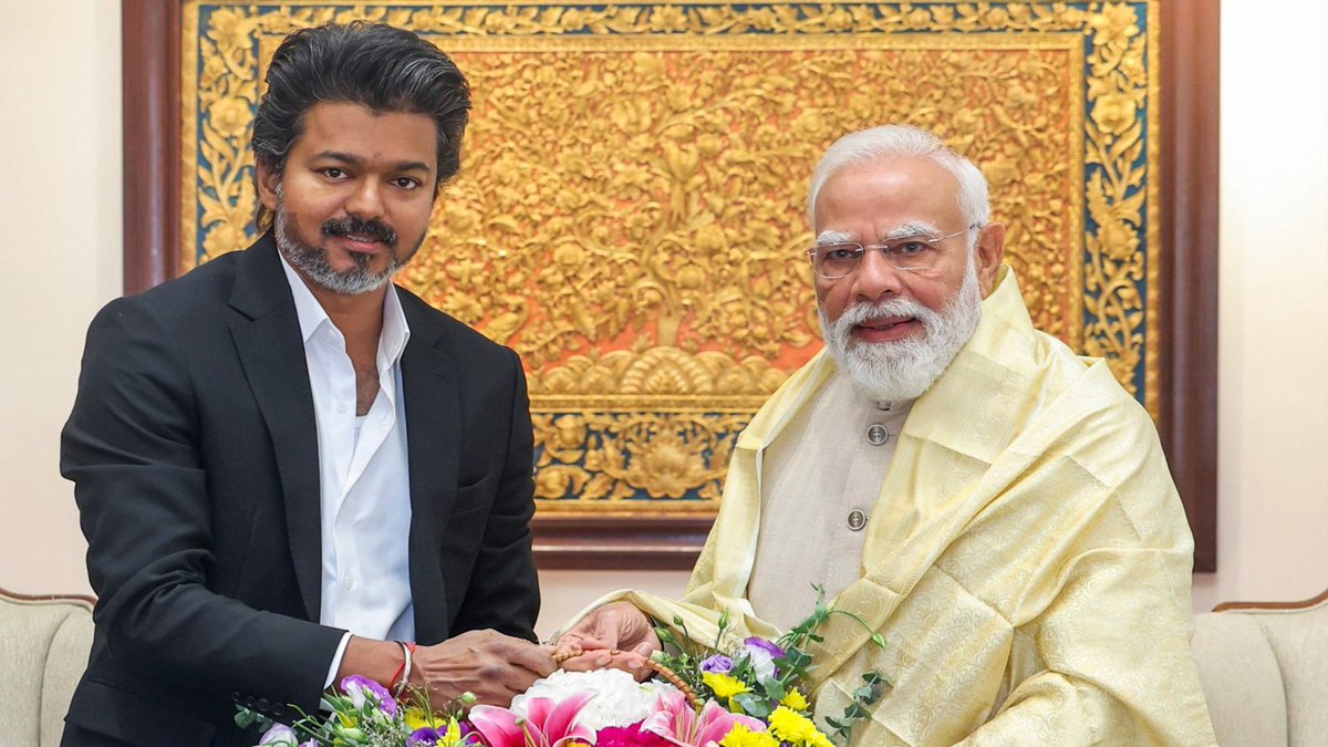 haki21k's tweet photo. Modi is pulling AAP, TMC MPs to get 2/3rd majority in Parliament.

Vijay is pulling AIADMK, AMMK MLAs to get his own majority in Assembly.

Authoritarians feel insecure when their power is limited and fragile. https://t.co/Gqy7cfrPtV
