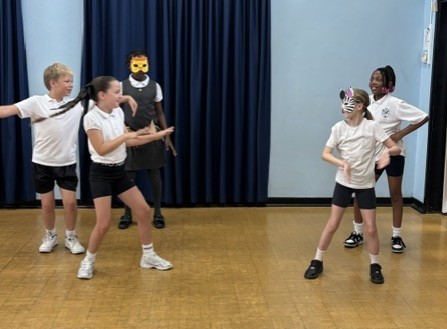 SpringfieldPri2's tweet photo. All our classes enjoyed some amazing African story and dance sessions with Lorraine @MultiDance 
#onsafari #springfieldsmiles https://t.co/pnyA5Yd6a0