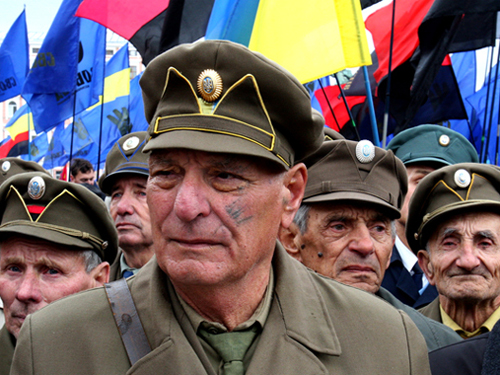 JSetlis's tweet photo. @PetrenkoAndryi Ty Iwan, dlaczego macie świńskie uszy na tych waszych naziolskich czapkach. Bo herb to zrozumiałe widły do gnoju. https://t.co/It2scnyk5u