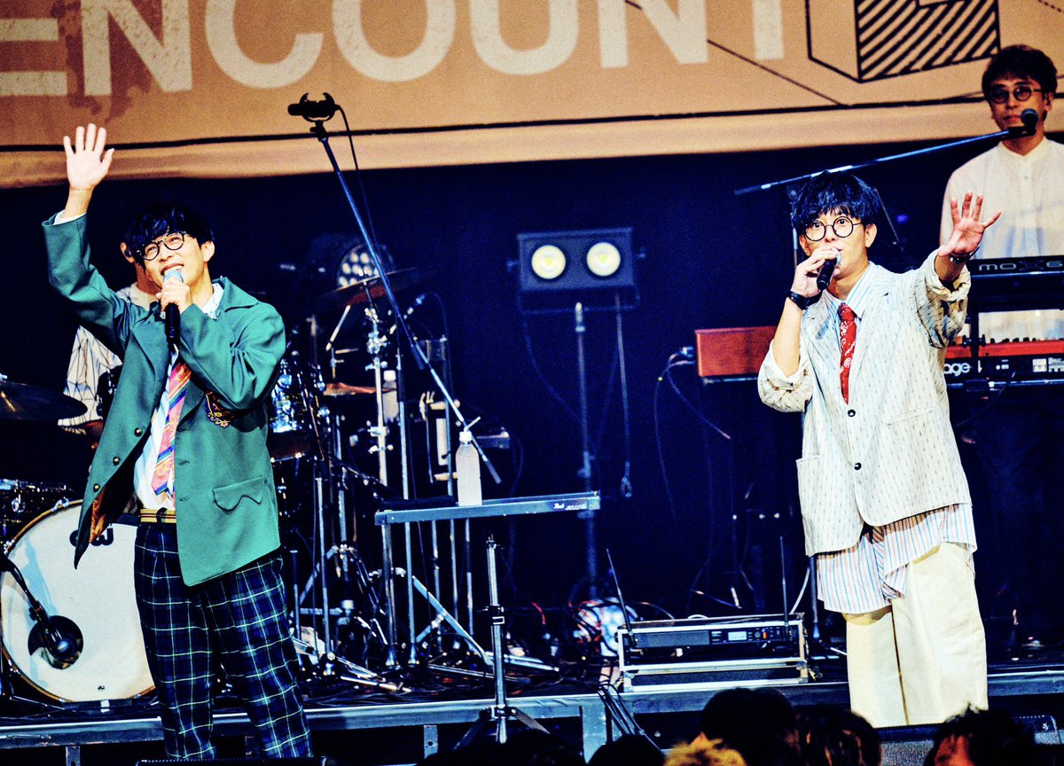 BLUEN_VO's tweet photo. ブルエン対バンツアーファイナル
無事終了

生き別れた兄との念願の2マン
最高でした
オーイシさんの人柄も歌心も良すぎてエグい。。
ちなみに私の今までの金髪は今日の日のフリだったのよ
伏線回収、おかえり黒髪

さぁまだまだ旅は続く

秋のホールツアーであなたを待ってる
おいでー！ https://t.co/uJjqJ2KXx1