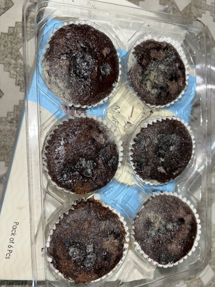 Purveenotnice's tweet photo. Ordered muffins from @Flipkartminutes and received a package with fungi all over it. Disappointed as hell!!
They gave me the refund but still it is disappointing, I was craving muffins and now I have nothing 🥰👍🏻 https://t.co/Kj4mMJUffd