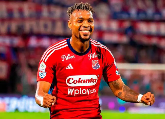 bastien19401's tweet photo. 🟠 ALMOST DONE | Leyser Chaverra, a un paso de convertirse en nuevo jugador del Deportivo Cali. 🇨🇴

Tras varias semanas de negociaciones, Deportivo Cali está ultimando los últimos detalles para cerrar la incorporación de Leyser Chaverra.

🤝 El lateral llegará cedido desde Independiente Medellín por una temporada, con opción de compra.

📎 Fuente: @PSierraR (vía @CamiloOrtiz_ok)

📲 Síguenos para más noticias del mercado de fichajes.

#LeyserChaverra #DeportivoCali #DIM #MercadoDeFichajes