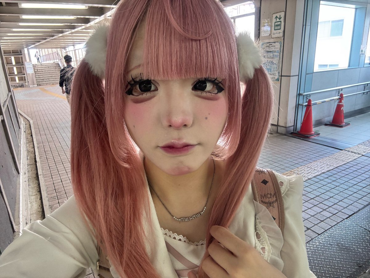 yunochi_01_n's tweet photo. ノーマル無加工です。
多分これ斜視ですよね😭💦有識者の方がいれば教えてください！！

後、毛穴とかのケアとか教えてください🙇‍♀️ https://t.co/0yNj5wYTG2