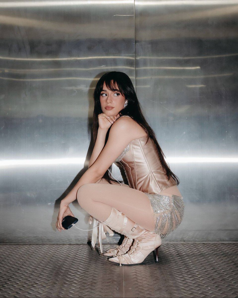 updateslarsson's tweet photo. Camila Cabello replied to the video where Zara Larsson mentions that she would like to collaborate with the singer. 💛

“my queen !!!!” https://t.co/gn4eur67L0