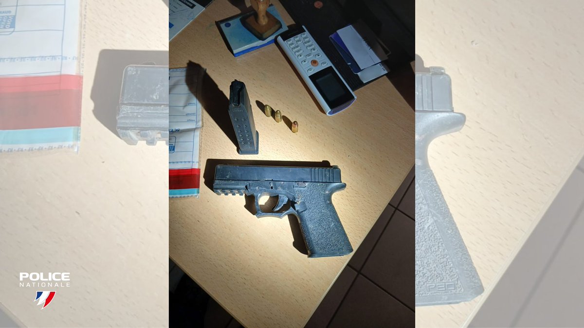 PoliceNat973's tweet photo. #Interpellations | 🚨 Mardi soir, les #Policiers de l’unité cynophile et de la BAC ont procédé à la saisie d’une nouvelle arme de poing ainsi que de trois cartouches.
❌Deux individus ont été interpellés, dont un mineur âgé de 15 ans. https://t.co/C1KNhj1NYy