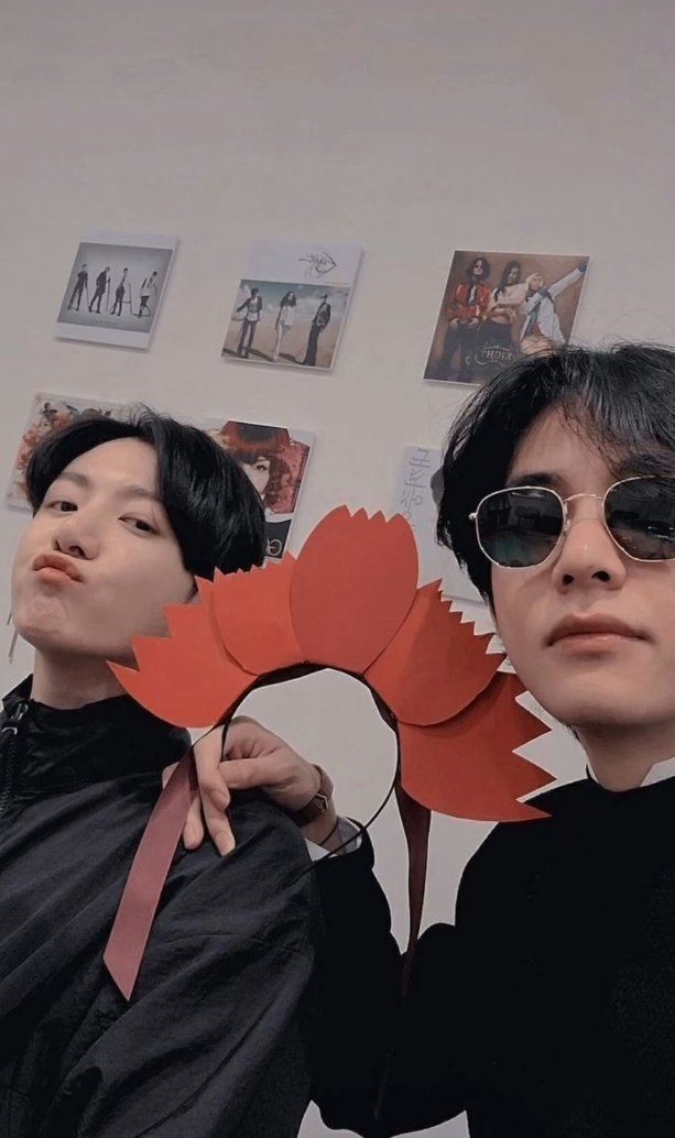 NatKor12's tweet photo. Taehyung Jungkook forever 💋💋💜💜 https://t.co/iUAUGi8y7Y