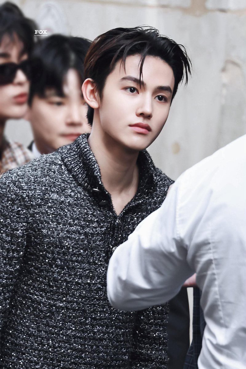 PandaMasterD's tweet photo. @eomlandvnfp You're not just wearing Dior—you are living its spirit.

SEONGHYEON EMBRACES DIOR

#SEONGHYEONxDior
#ParisFashionWeek
#SEONGHYEON https://t.co/dKG5mJa7EE
