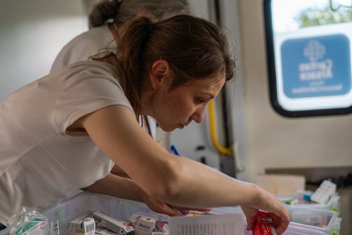 aidefranceukr's tweet photo. The Infinita Dignitas NGO’s mobile clinics continue to provide daily medical care to some of the most vulnerable people living in rural areas of the Kharkiv and Sumy regions, just a few kilometres from the front line. https://t.co/1HZbg3wXqP