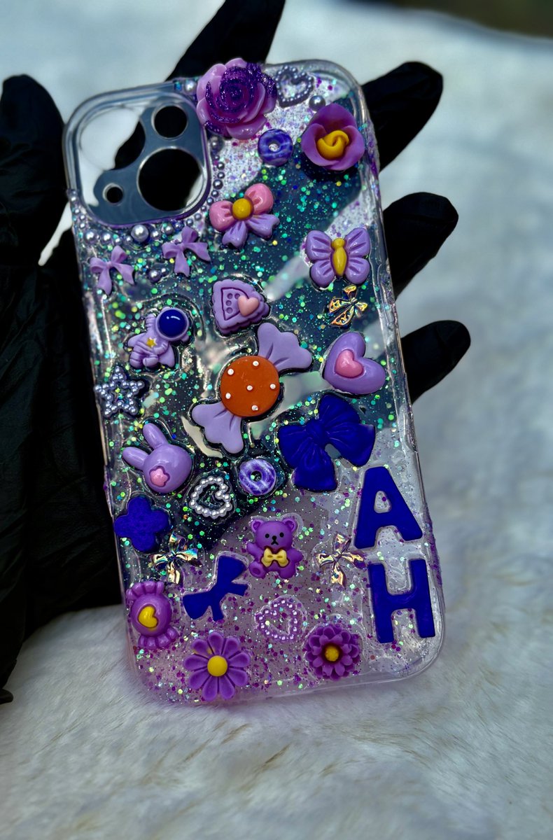 _web3_bee's tweet photo. I have the prettiest Pouch🥹💜.
Made by me btw🙂‍↔️💜. https://t.co/PiFltsg8pe