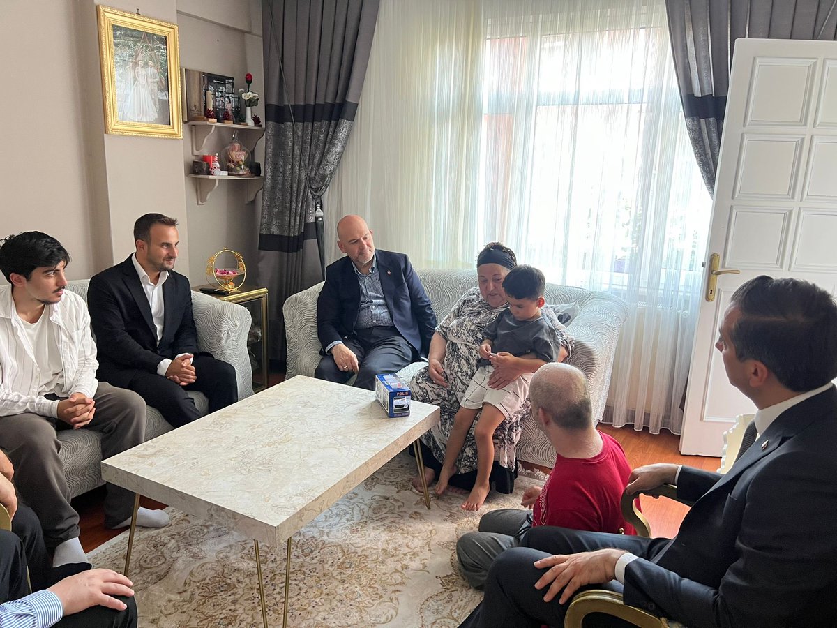 suleymansoylu's tweet photo. Şişli’de İl Yönetim Kurulu Üyemiz Mürsel Kaya ve İlçe Başkanımız Serkan Polat ile birlikte bizleri evlerinde misafir eden kıymetli hemşehrilerimize gönülden teşekkür ediyorum. https://t.co/hySPgEhU19