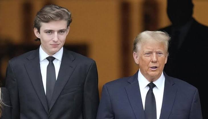 andres20ad's tweet photo. Una norma de 100 años prohibía enviar pistolas por correo postal. Trump la eliminará para beneficiar a la empresa GrabAGun, que vende armas en línea, y donde su hijo adquirió más de 300.000 acciones. Esto tiene un nombre: corrupción. La derecha lo corrompe absolutamente todo. https://t.co/4RAk6FIv0m