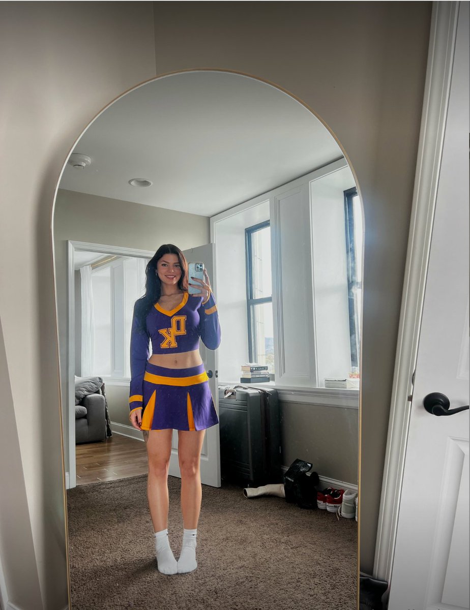 Mackenzieicrv's tweet photo. Your little cute cheerleader... :)

#cheerleader #Chudaï #ofmodels https://t.co/b6HrUpOKa9