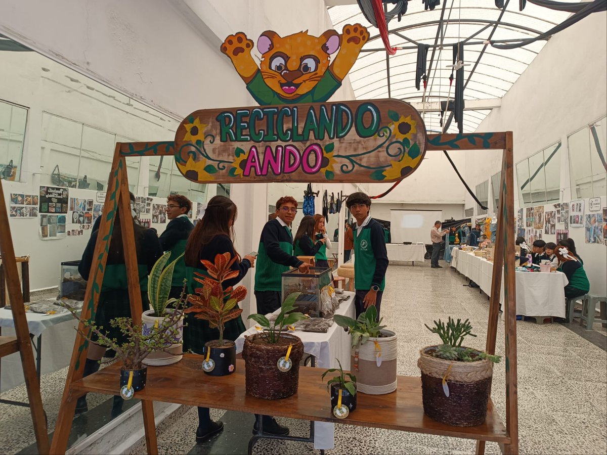 CECyTEM_NezaII's tweet photo. Presentación de Proyectos Transversales
 
Con el propósito de fortalecer la Educación Ambiental y fomentar una cultura de sostenibilidad, estudiantes de nuestro plantel presentaron: “Reciclando-Ando”

#reciclandoando
#EducaciónAmbiental
#EconomíaCircular
#sustentabilidad https://t.co/A6cpbJq2SI