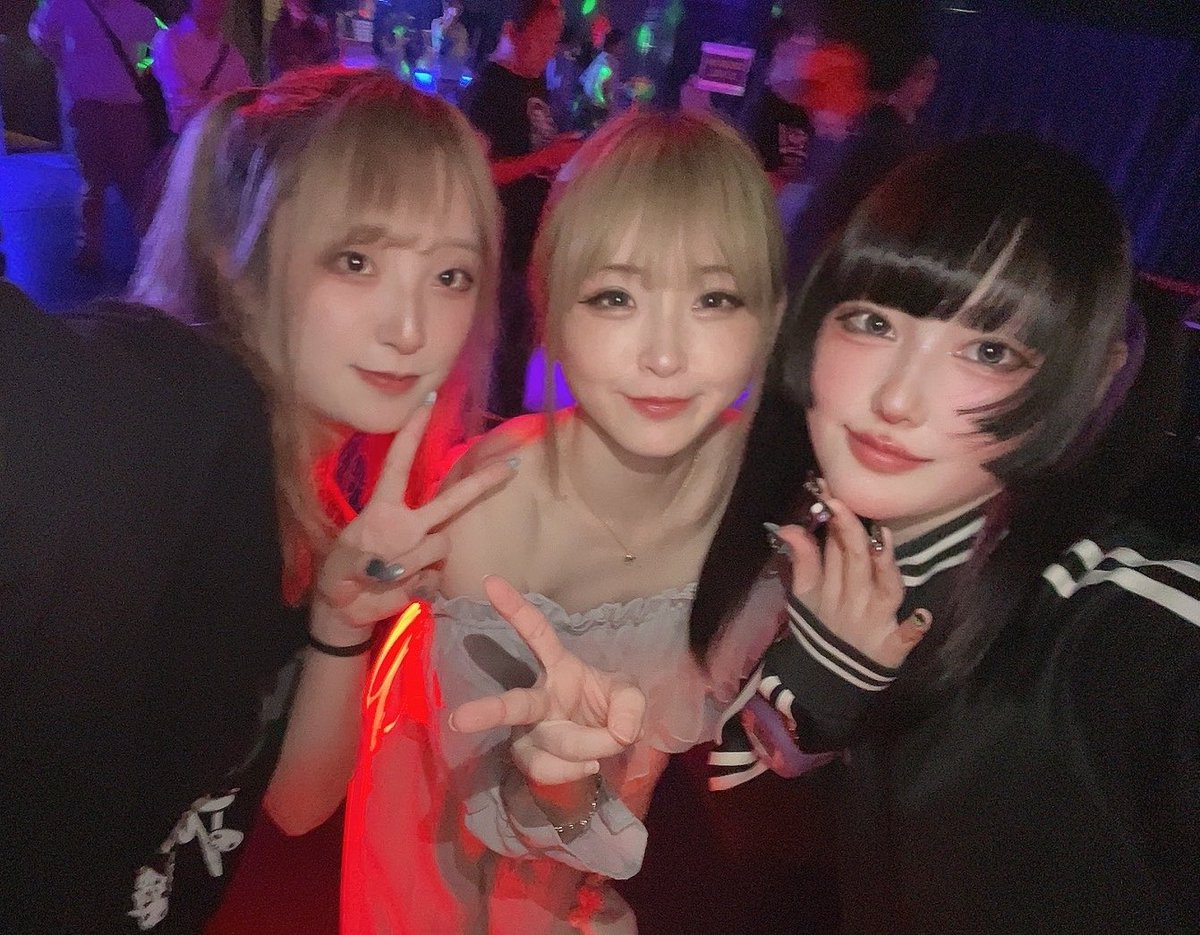 Oo__UxwxU__oO's tweet photo. #アンセムクイーンズ

ﾌﾟﾘﾃｨｰｶﾞｰﾙ、、、💖 https://t.co/v9Q2GZ8stX