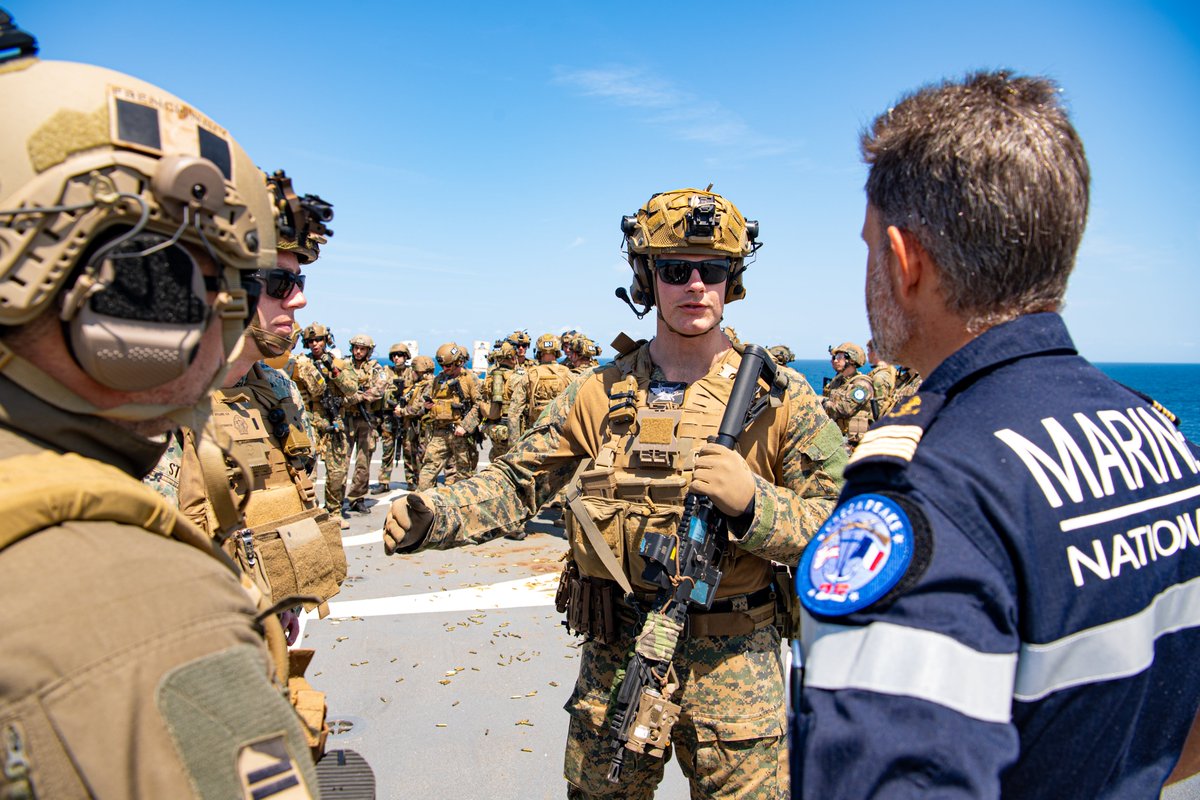 MarineNationale's tweet photo. #400ansMarine | Happy independence day 🇺🇸🇫🇷  
Over 250 years ago, French sailors fought alongside Americans at Chesapeake and Yorktown to help birth a nation. Today, as we celebrate 400 years of the French Navy, our two navies still sail together. Some bonds never fade.⚓@USNavy https://t.co/3cDS3l7Sud