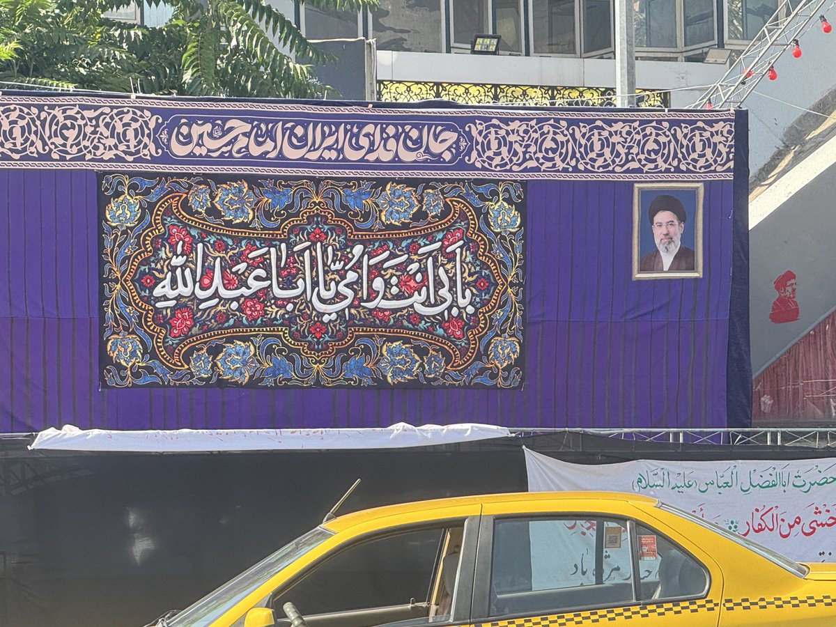 Abdala7's tweet photo. #طهران تتحضر لاستقبال ملايين الإيرانيين في مراسم وداع وتشييع جثمان المرشد الأعلى الراحل #علي_خامنئي، الذي قضى في ضربة أمريكية على العاصمة الإيرانية بداية الحرب على #إيران في (٢٠٢٦/٢/٢٨) @France24_ar #خامنئي #ترامب #مشهد #قم https://t.co/t8QQ9PbVQw