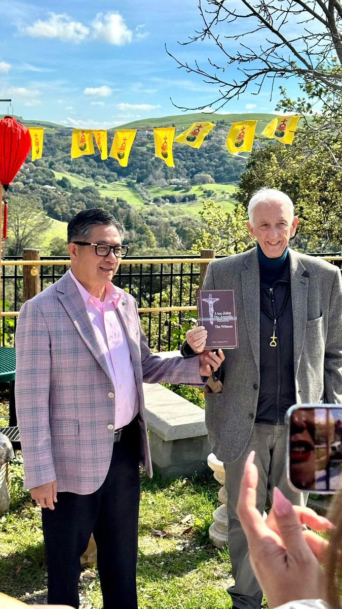 davidkhangan's tweet photo. Jesus is in California. Jesus always protects President Trump. President Trump is working for God. https://t.co/Epce7ySqXr