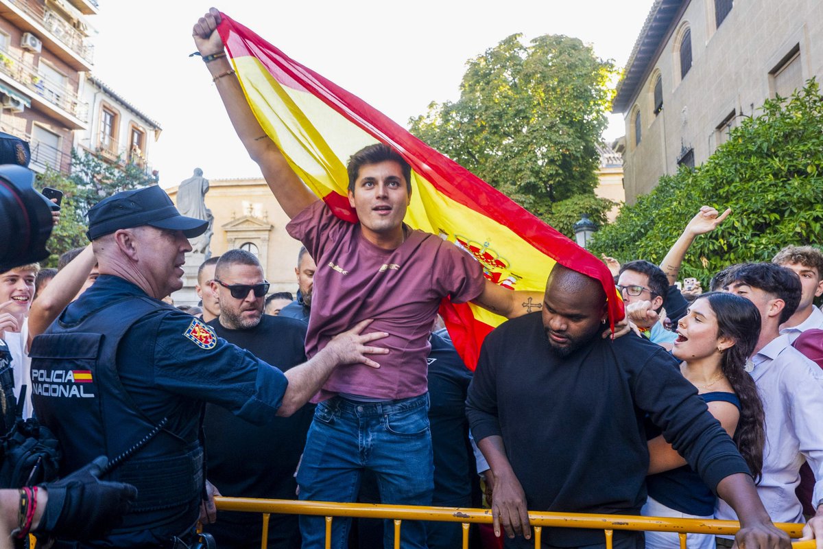 Actualidad_Pol's tweet photo. 🇪🇸 RETIRAN la orden de busca y captura a Vito Quiles https://t.co/oW1e7fUOZk