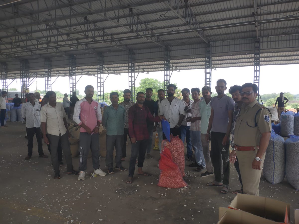 SP_Neemuch's tweet photo. рджрд┐рдирд╛рдВрдХ03.07.2026 рдХреЛ рдЬрд┐рд▓рд╛ рдиреАрдордЪ рдореЗрдВ рдерд╛рдирд╛ рдЬреАрд░рди рдореЗрдВ рдХреГрд╖рд┐ рдЙрдкрдЬ рдордгреНрдбреА рдЬреАрд░рди рдореЗрдВ рд╕рд╛рдпрдмрд░ рдЕрдкрд░рд╛рдзреЛрдВ рдХреЗ рдкреНрд░рддрд┐ рд░реЛрдХрдерд╛рдо рд╣реЗрддреБ рдЬрд╛рдЧрд░реВрдХрддрд╛ рдХрд╛рд░реНрдпрдХреНрд░рдореЛрдВ рдХрд╛ рдЖрдпреЛрдЬрди #SafeClick2.0 #CyberSecurity #MPPolice #CyberAwareness
@CMMadhyaPradesh @DGP_MP @MPPoliceDeptt @IgpUjjain @DIG_RATLAM_MP https://t.co/ujgk3iwNae