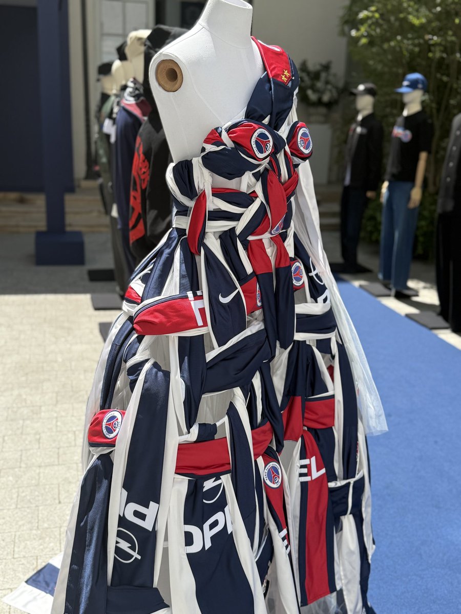 lasource75006's tweet photo. La pièce de collection est absolument folle #ICICESTPARISLAMAISON ❤️💙 https://t.co/5Ji83bYblf